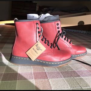 Dr. Martens Temperley Newton Cherry Red NIB